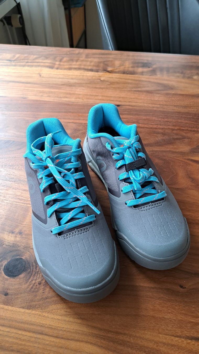 Pearl Izumi Scarpe da donna: Bikeschuhe Pearl Izumi Gr. 37 – Nuovo e nell'imballaggio originale da Brunnen venduto da Yjoe