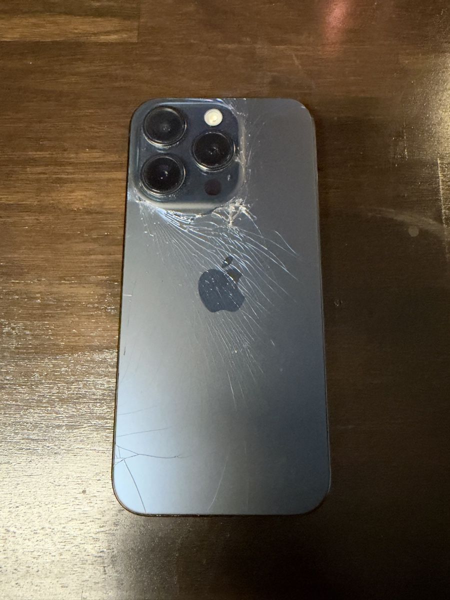 Apple Telefoni cellulari / Smartphones: iPhone 15 Pro Titan 128GB – Usato da Tägerwilen venduto da FabFox007 1