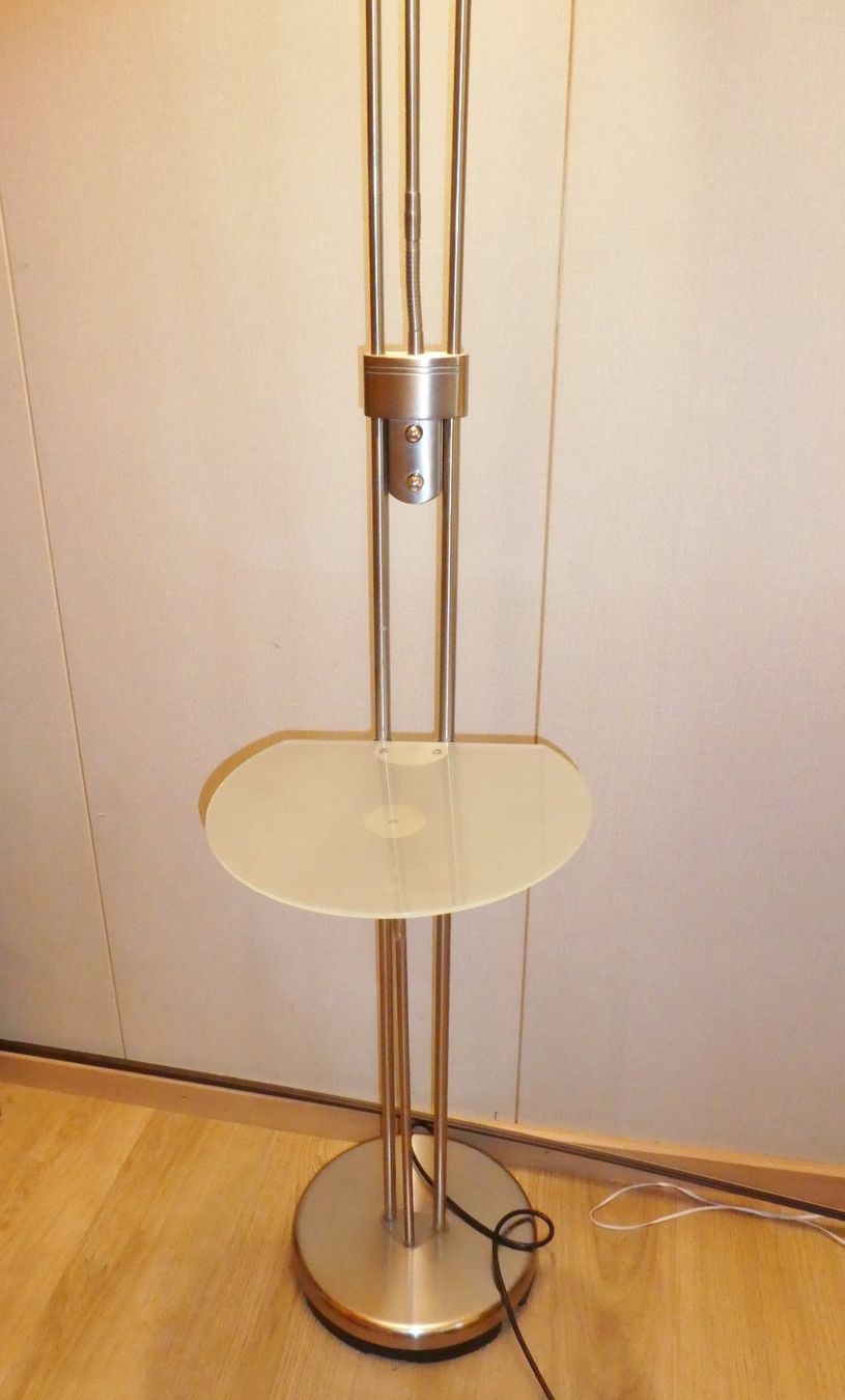 Lampade: Stehlampe mit Glastisch – Usato da Siebnen venduto da Ra-la-ra-ol 2