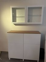 IKEA BESTÅ Schrankkombination mit Vitrine & Holzplatte