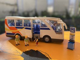 Playmobil Reisebus mit Haltestelle und Figuren gebraucht