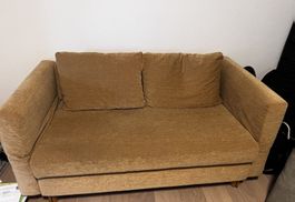 Gemütliches 2-Sitzer Schlafsofa — Goldenes/Karamell Chenille