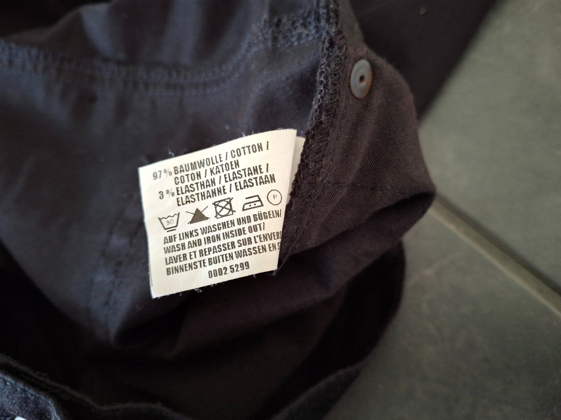 Hosen: Schwarze Hose Gr. 48, No Secret – Gebraucht aus WALTERSWIL SO von thb_ybm8 4