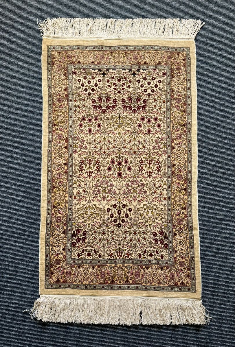 Teppiche: Hereke-Orientteppich, Seide, Top-Zustand – Gebraucht aus Romanshorn von Resddi