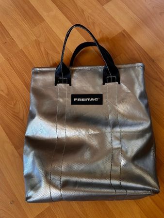 Freitag Tasche Leland silber