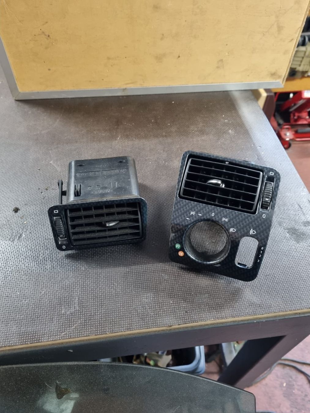 Mercedes-Benz Tutti pezzi di ricambio auto: SALK R170 Luftausströmer links/rechts – Usato da Zetzwil venduto da lor_2j9p