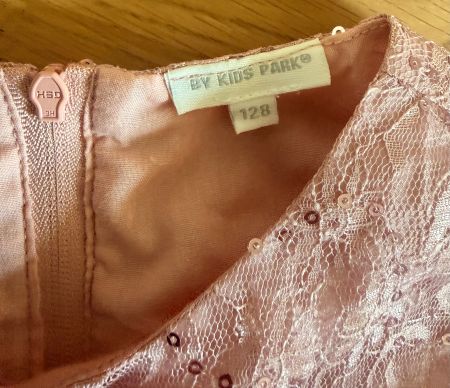 Kleid BY KIDS PARK Grösse 128 rosa Spitze Pailletten