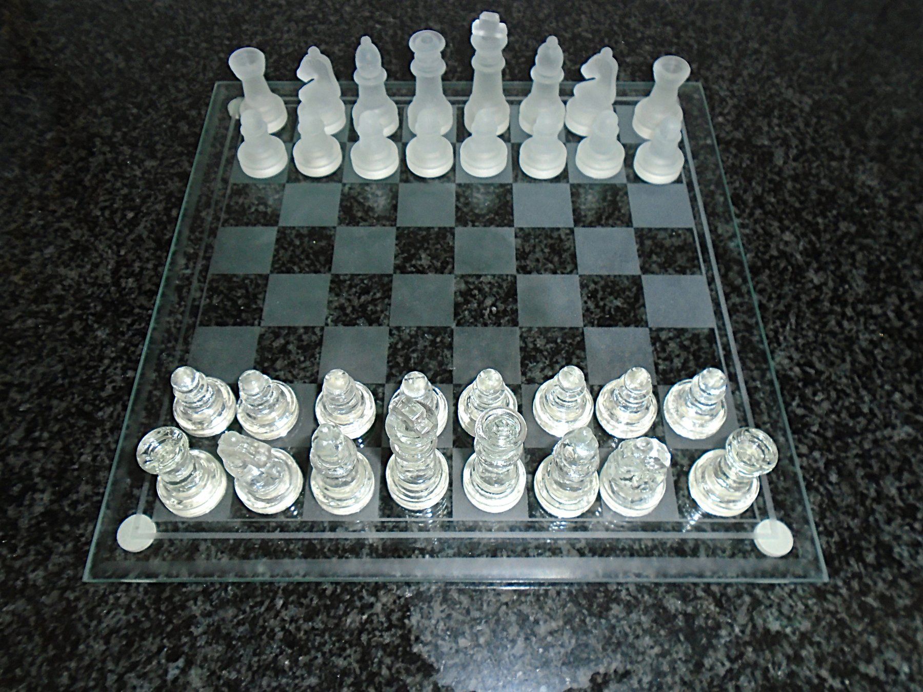 Giochi: Schach mit Spielfiguren / komplett – Usato da Pfeffingen venduto da Elfenstein 1