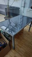 Gartentisch aus Polyrattan mit Glasplatte