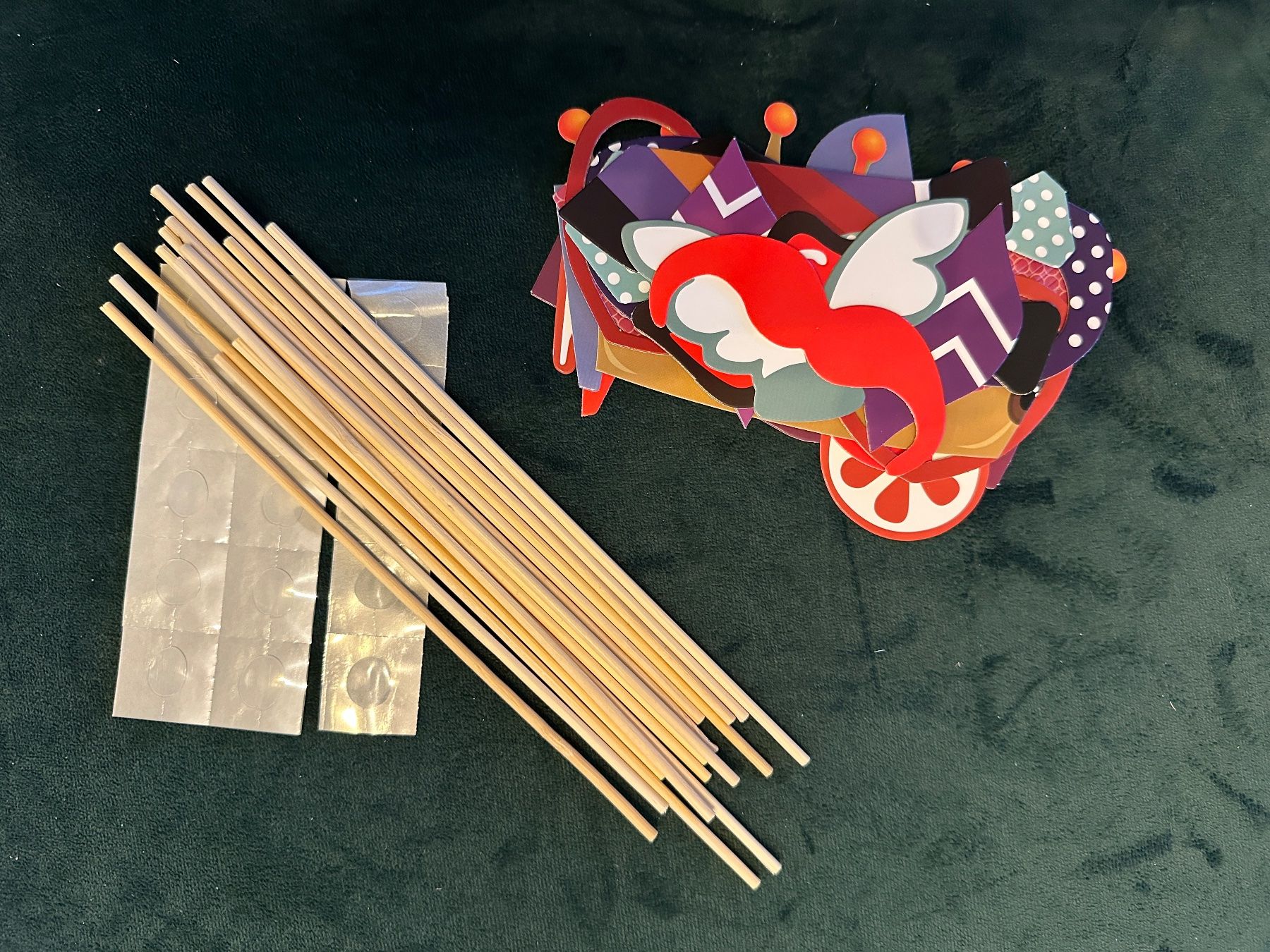 Foto & Immagini: Photo Booth Props 25-30 pcs - set 5 – Nuovo (secondo la descrizione) da Genève venduto da Good_finds 2