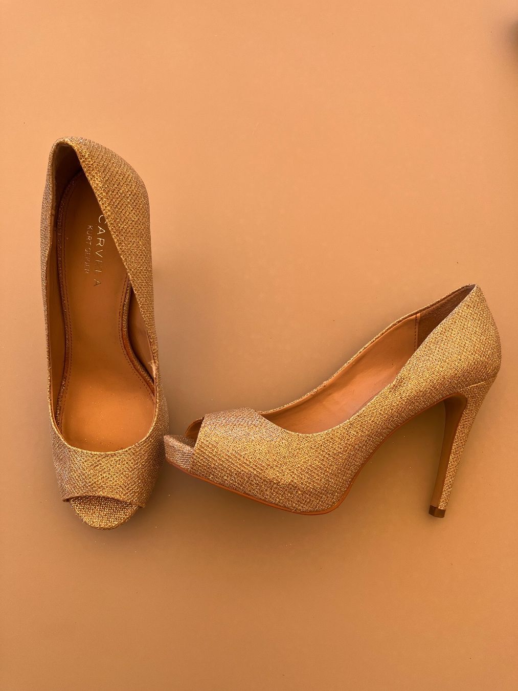 Chaussures femmes: Escarpins dorés Carvela, pointure 39, élégants ✨ – D'occasion à Chavannes-des-Bois par mai_pfq6 1