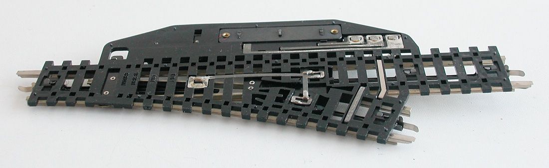 Trix Modelleisenbahnen: Trix Weiche links 4361 elektrisch Spur H0 – Gebraucht aus Oberwil BL von Klang 2