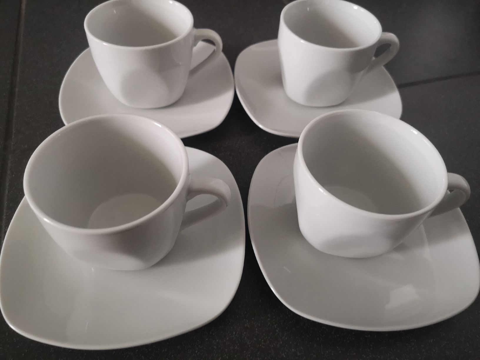 Set di piatti: wunderschöne Kaffeetassen mit Untertassen – Nuovo (secondo la descrizione) da Dietikon venduto da aro_mr6l