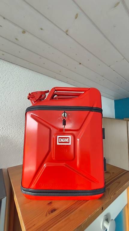 Accessori per altri veicoli: Benzinkanister als Minibar oder Setzkasten rot – Usato da Thunstetten venduto da AffolterR 2