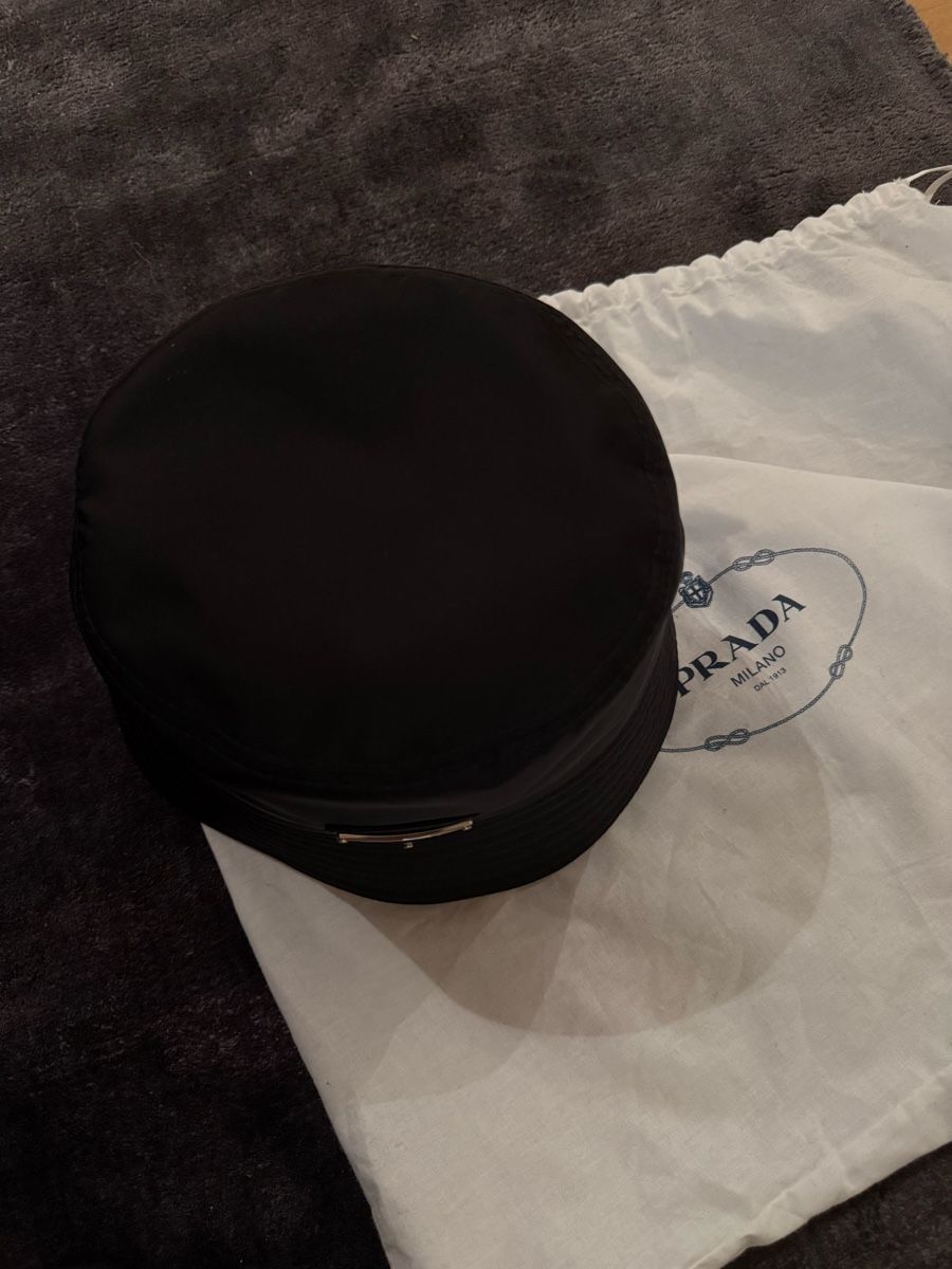 Prada Copricapi, berretti & cappellini: Prada Bucket Hat – Nuovo (secondo la descrizione) da Zürich venduto da larrysells 7
