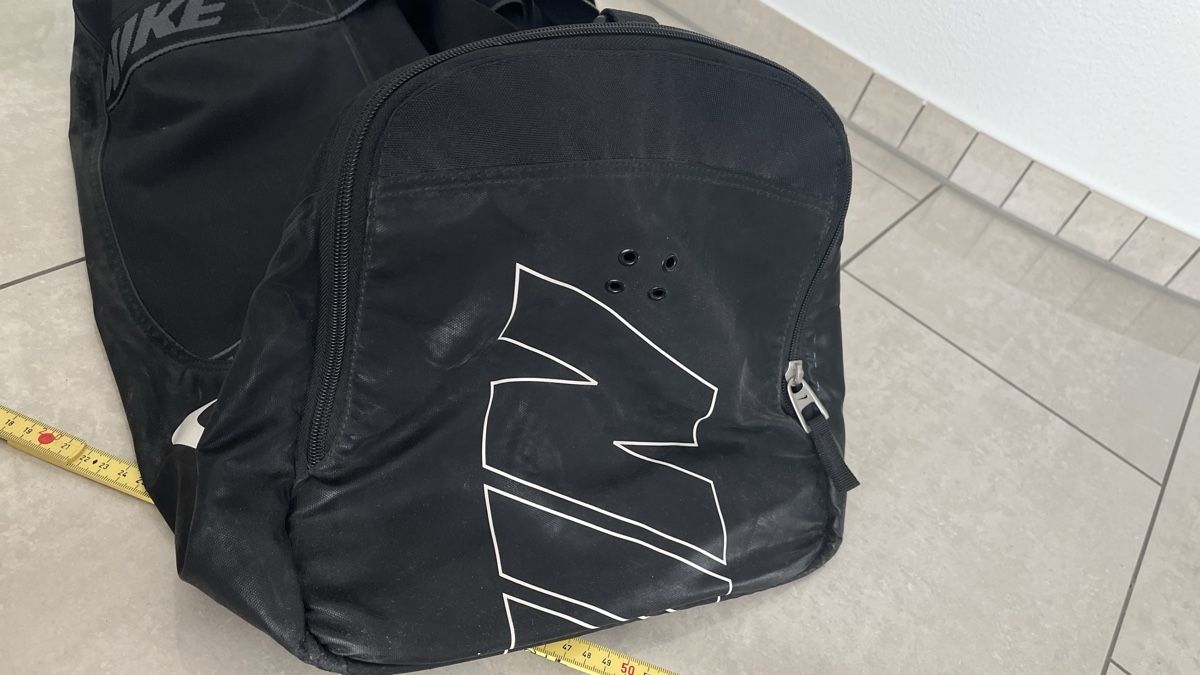 Nike Taschen: Grosse Nike Sporttasche – Gebraucht aus Emmenbrücke von Hamster-Traum 1