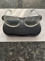 Ray‑Ban 4153 818/32 (grau-transparent, graue Gläser) • UV400