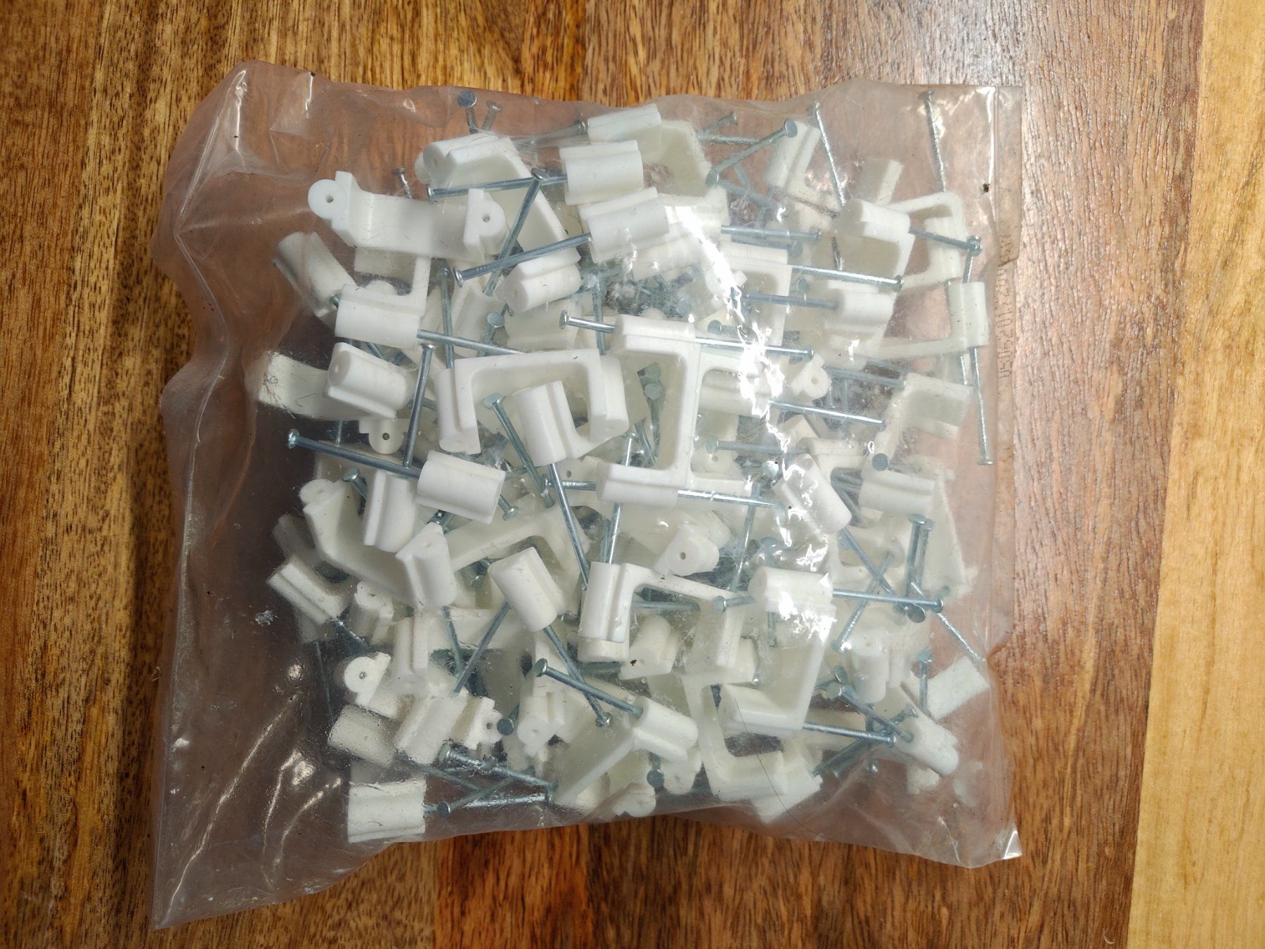 Cavi: TRU Components Kabelclips mit zwei Nägeln – Nuovo (secondo la descrizione) da Starrkirch-Wil venduto da Manu_aka_sell