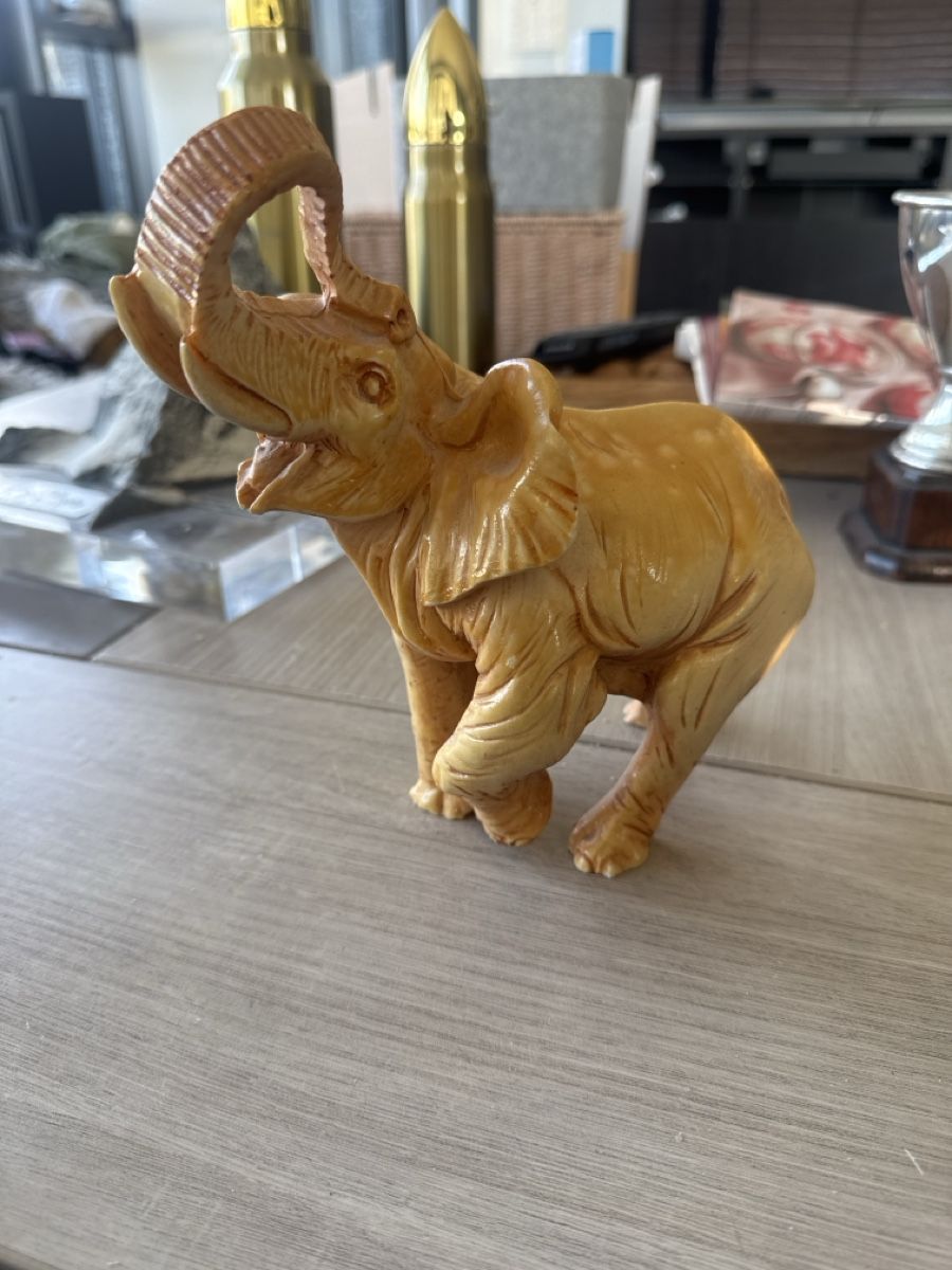 Sculture & Statue: Deko-Elefant, Glücksbringer ,Handgeschnitzt – Usato da Ersigen venduto da Poketrade_Emmental 1