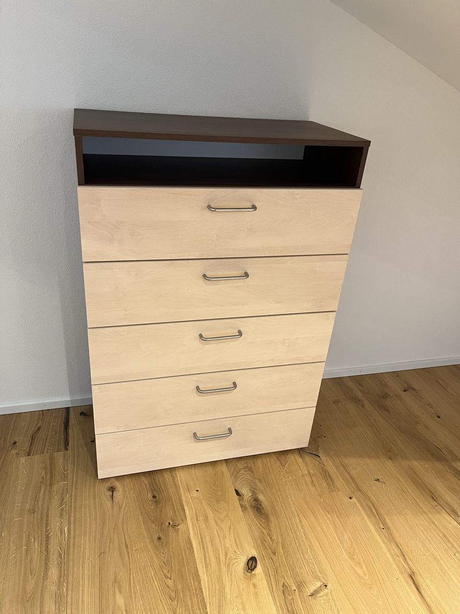 Commodes: Kommode Schubladenmöbel Nussbaum/Ahornoptik – D'occasion à Laupen ZH par Holzwurm_94