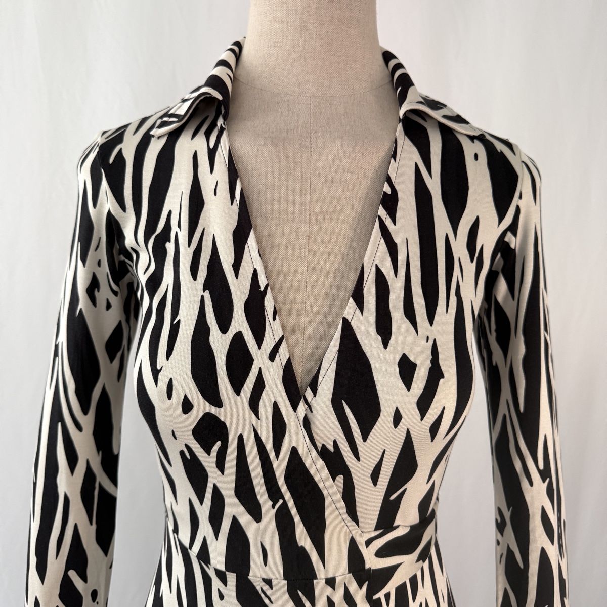 Diane von Furstenberg Vestiti: DIANE VON FURSTENBERG Silk Dress – Nuovo (secondo la descrizione) da Emmen venduto da Nightingale_2022 1