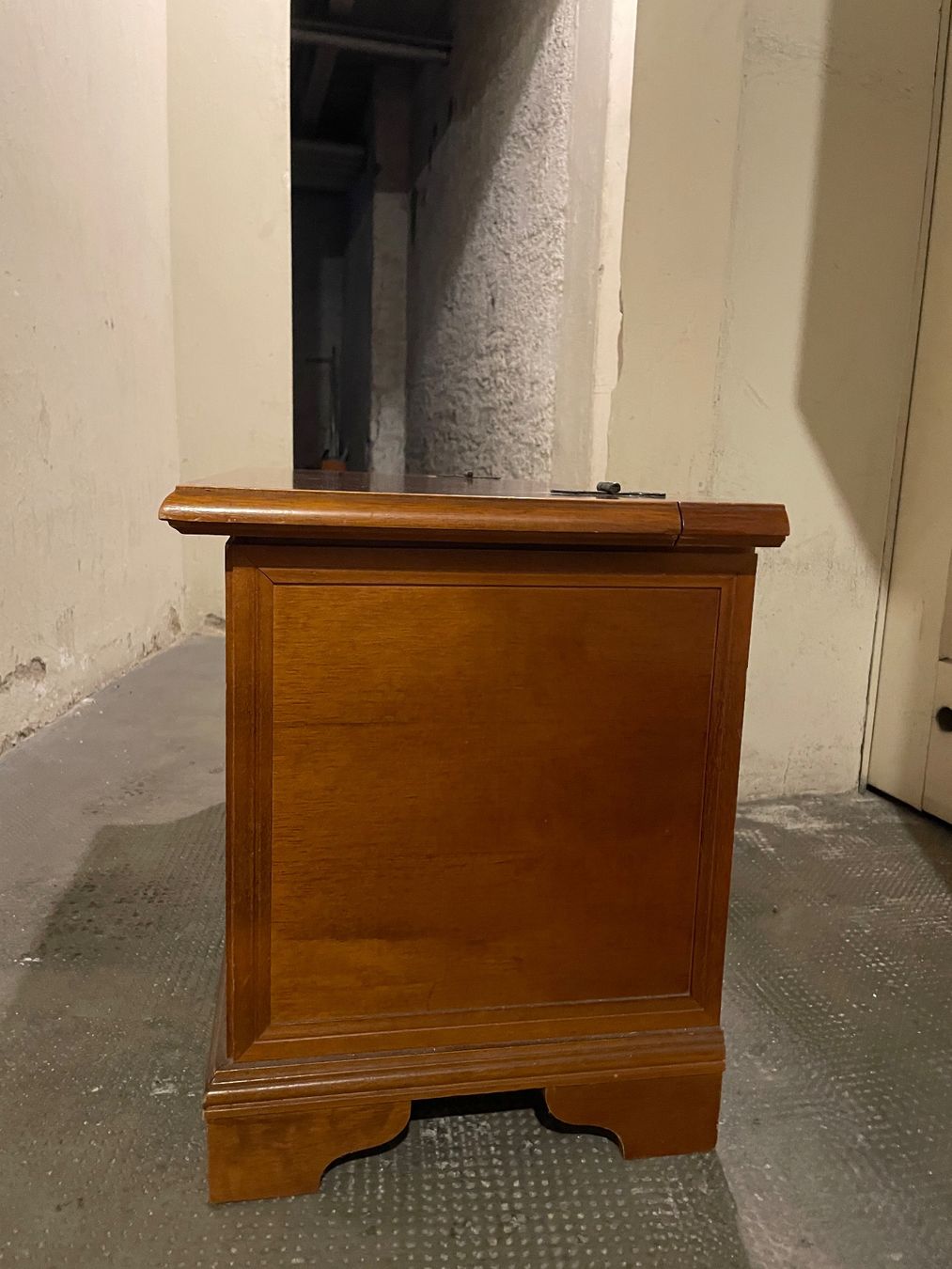Cassapanche: Truhe Holz braun gut erhalten – Usato da Zürich venduto da Millennski 3