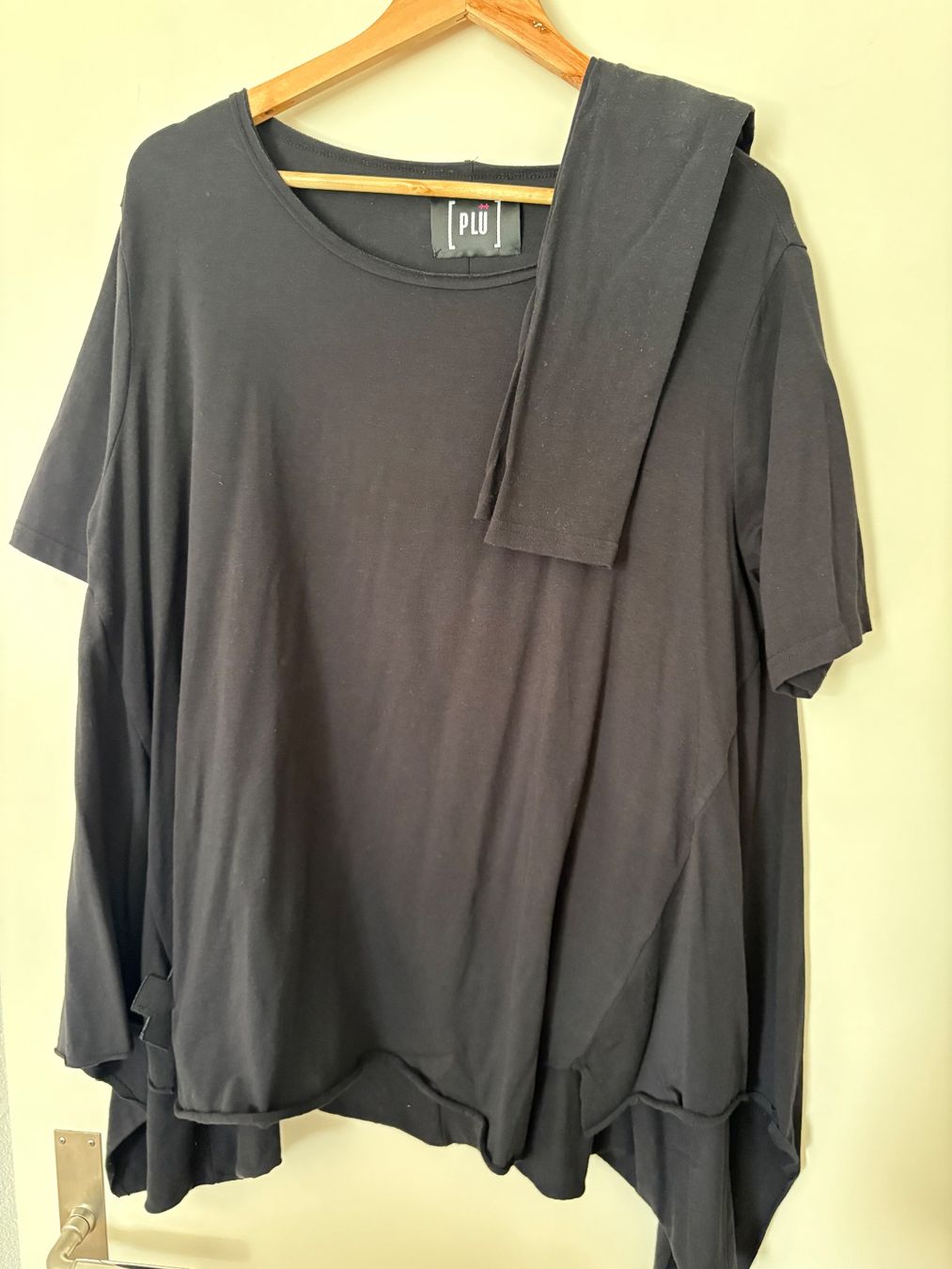 T-shirt: T-Shirt von PLÜ Pluslavie – Usato da Bäch SZ venduto da Dackel007