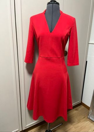 Rotes Kleid von Concept Club, Grösse S – Top Zustand!