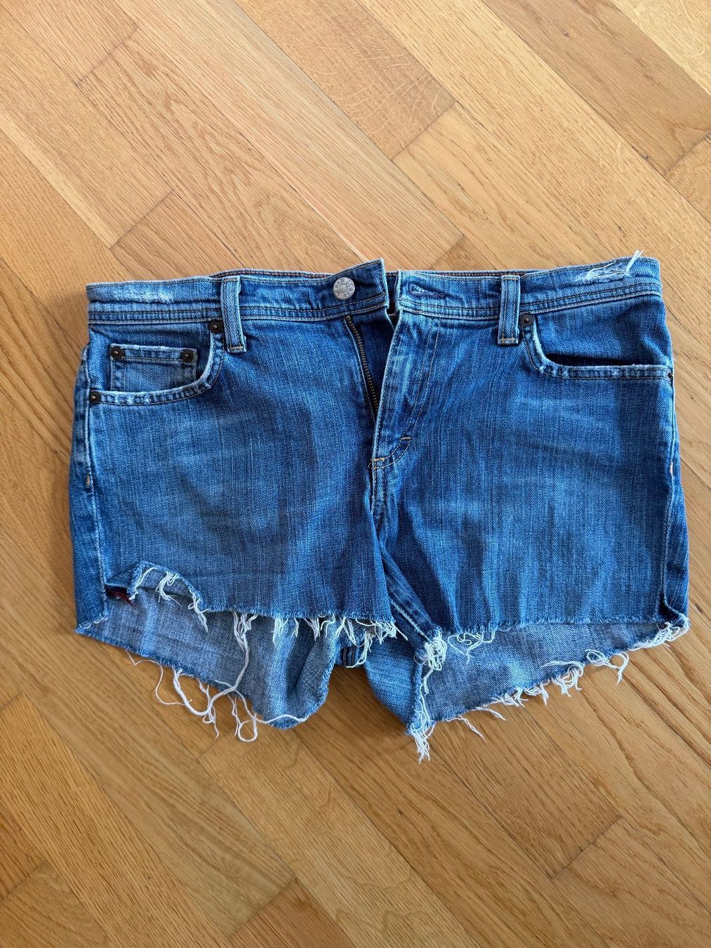 Wrangler Jeans: 3 Paar Jeansshorts – Usato da Chur venduto da Caroline__ 4