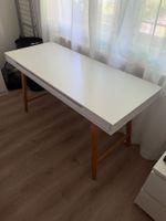 Schreibtisch (140x58 cm)