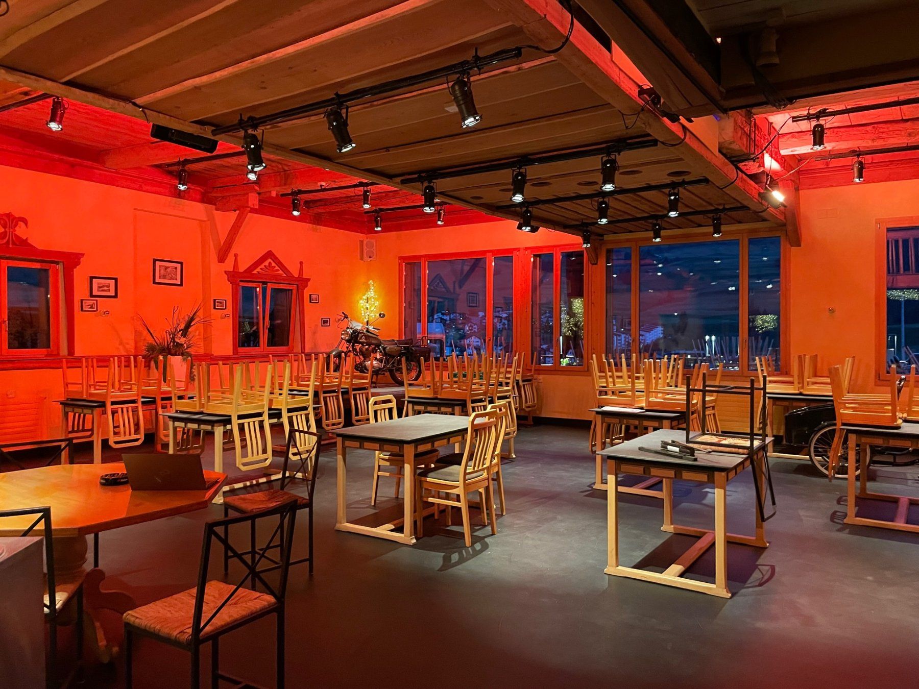 TOTAL-LIQUIDATION LIQUIDATION Hotel Restaurant Bar Disco (Gebraucht) in  Rapperswil SG für CHF 950000 – nur Abholung auf Ricardo kaufen