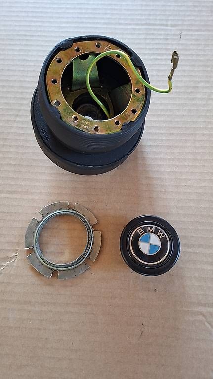 Alle Autoersatzteile: Lenkradnabe BMW E30 – Gebraucht aus Seftigen von 9-10-100-77