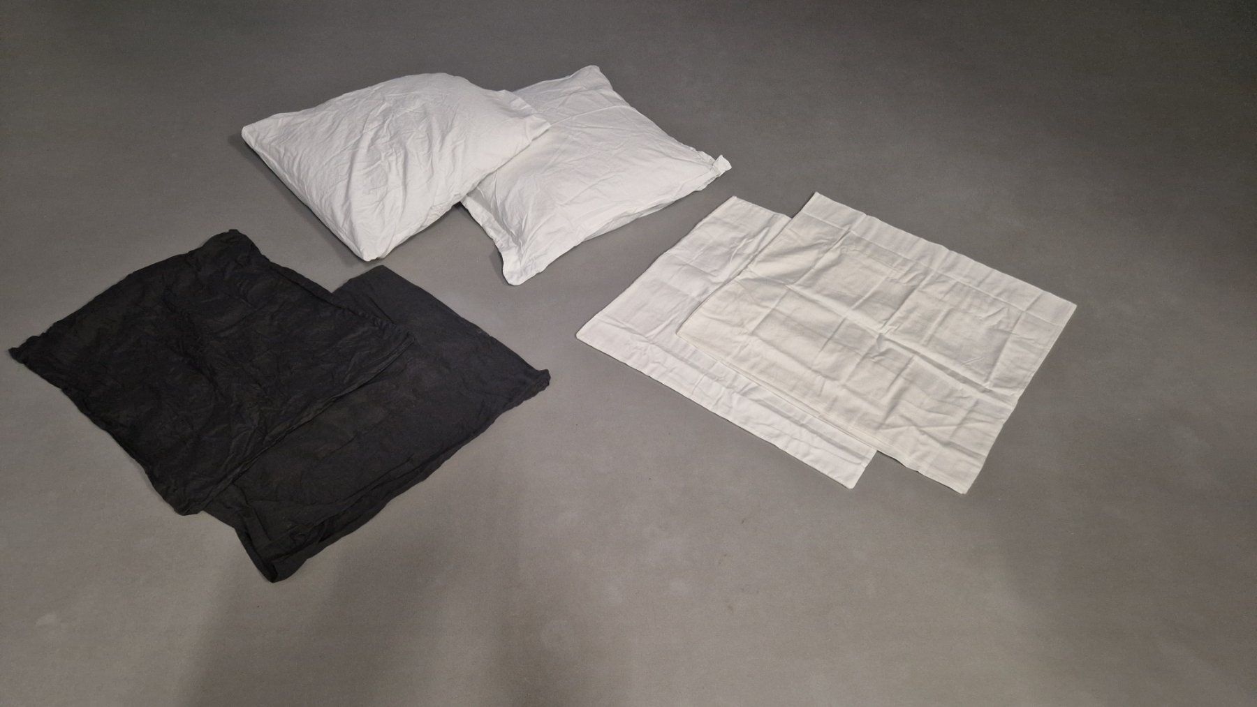 Cuscini: Kissen- & Bettwäsche-Set für Studio oder Gäste – Usato da Chur venduto da wow25