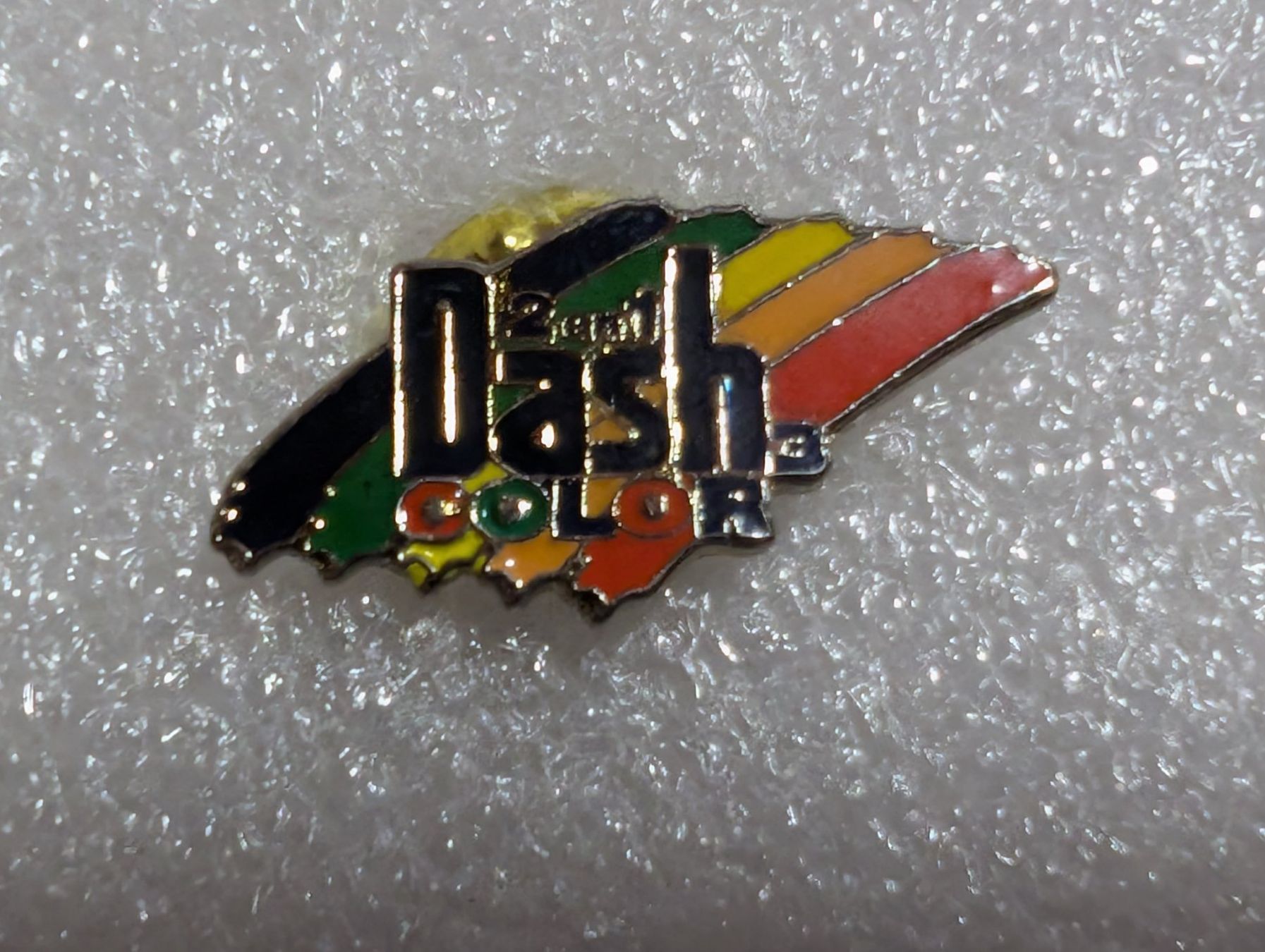 Plaquettes & Badges: Ansteckpin 251: Dash Color – D'occasion à Oppligen par Pin-Fall-Shop