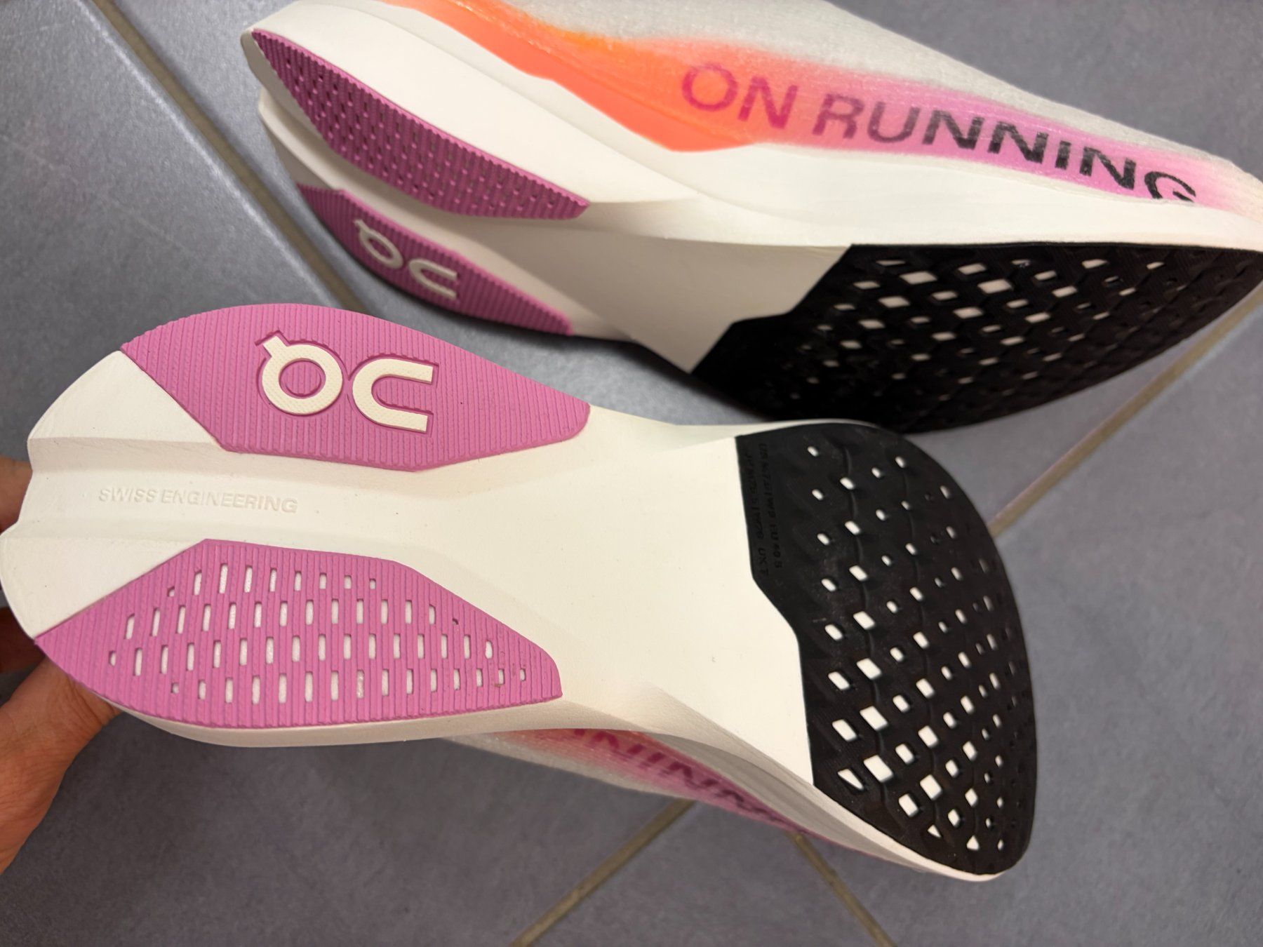 On Scarpe da uomo: On LightSpray Cloudboom Strike - Unisex - Grösse EU 40.5 – Nuovo (secondo la descrizione) da Zürich venduto da luk_tar 3