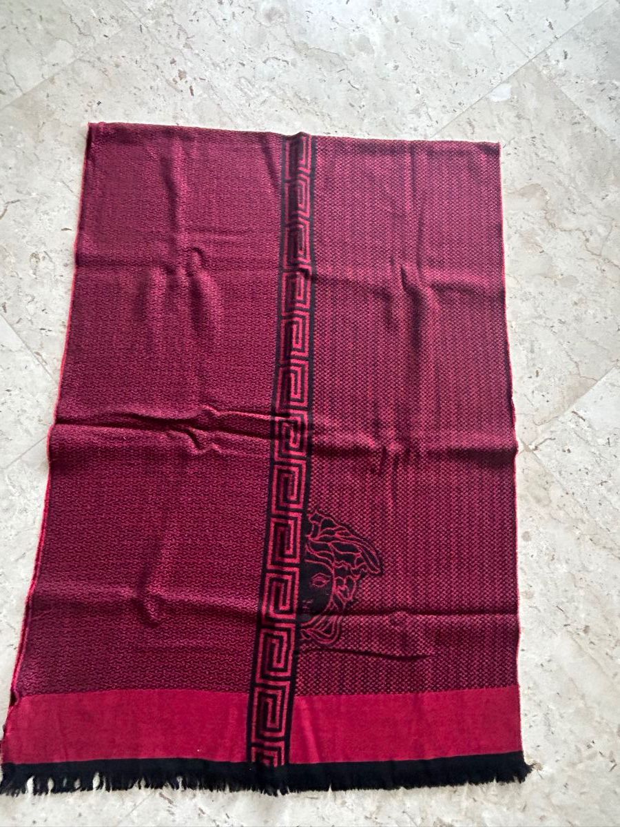 Versace Foulard & Sciarpe: Sciarpa VERSACE – Nuovo (secondo la descrizione) da Locarno venduto da Matic04 9