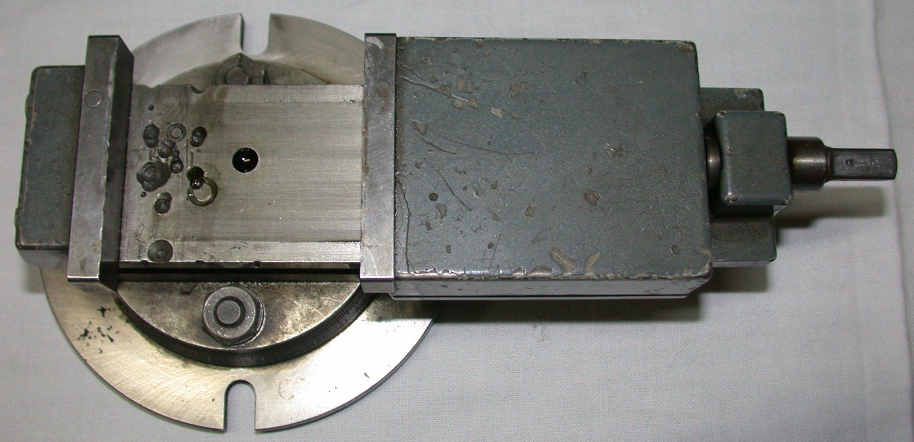 Tutti gli attrezzi: Etau tournant pour machine – Usato da La Chaux-de-Fonds venduto da fan_tj9t 1