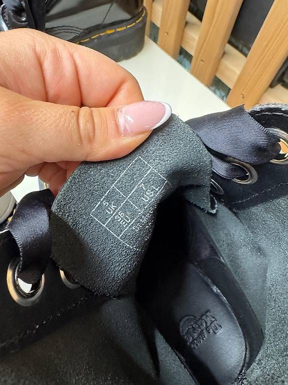 Scarpe da donna: Dr. martens Boots Damen – Usato da Rotkreuz venduto da LoriLori 3