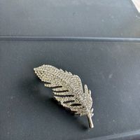 Brosche Feder Strass 6,5 x 2.5 cm neu