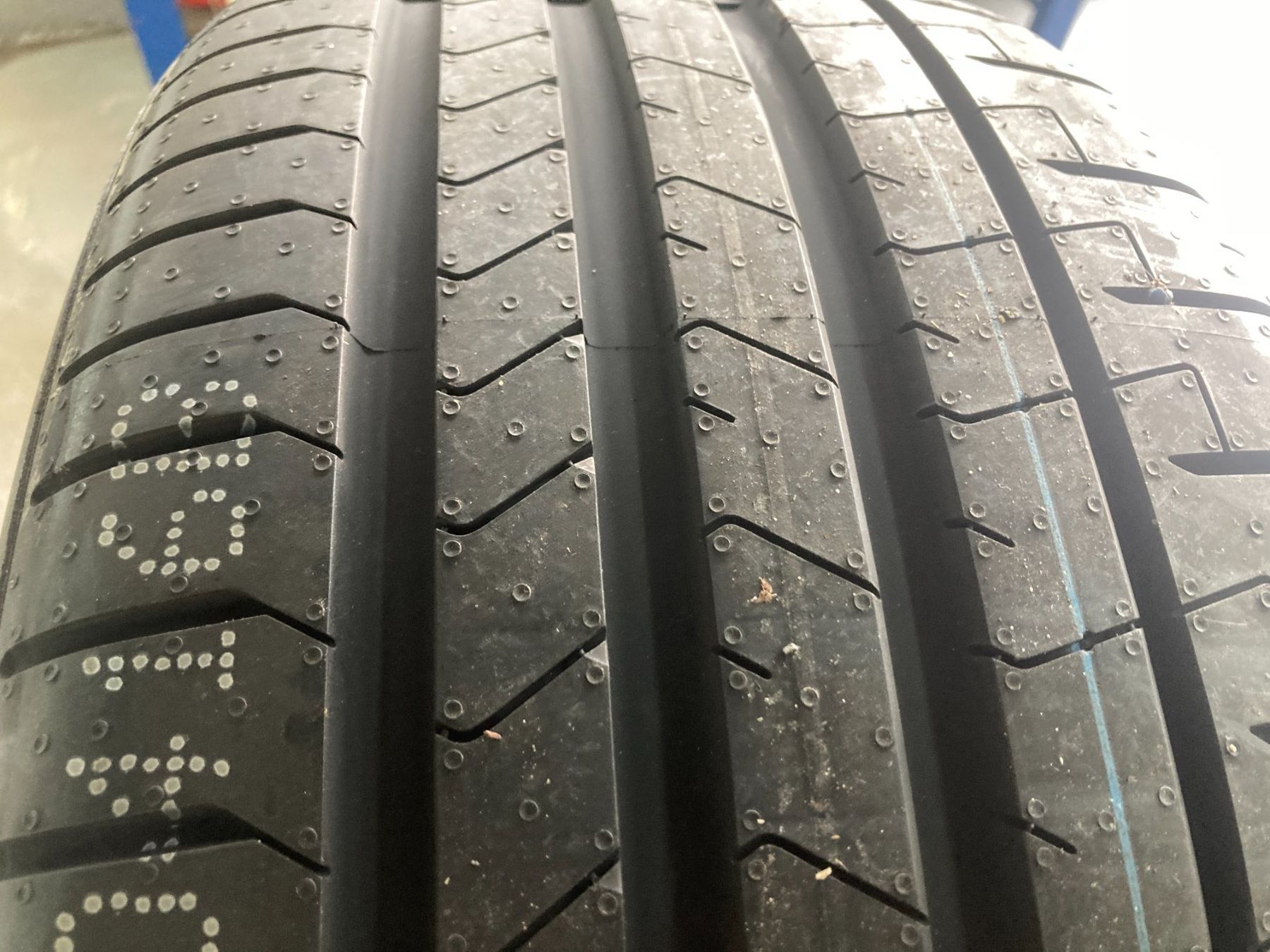 Pirelli Pneumatici & Ruote complete: 235/40R19 Pirelli Sommerpneu – Nuovo e nell'imballaggio originale da Cham venduto da Cham6332 4
