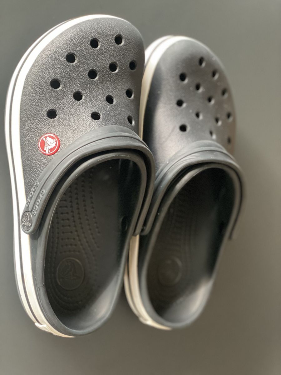 Crocs Scarpe per ragazzi: Crocs Grösse 34-35.Schwarz – Usato da Schiers venduto da Jasi-83