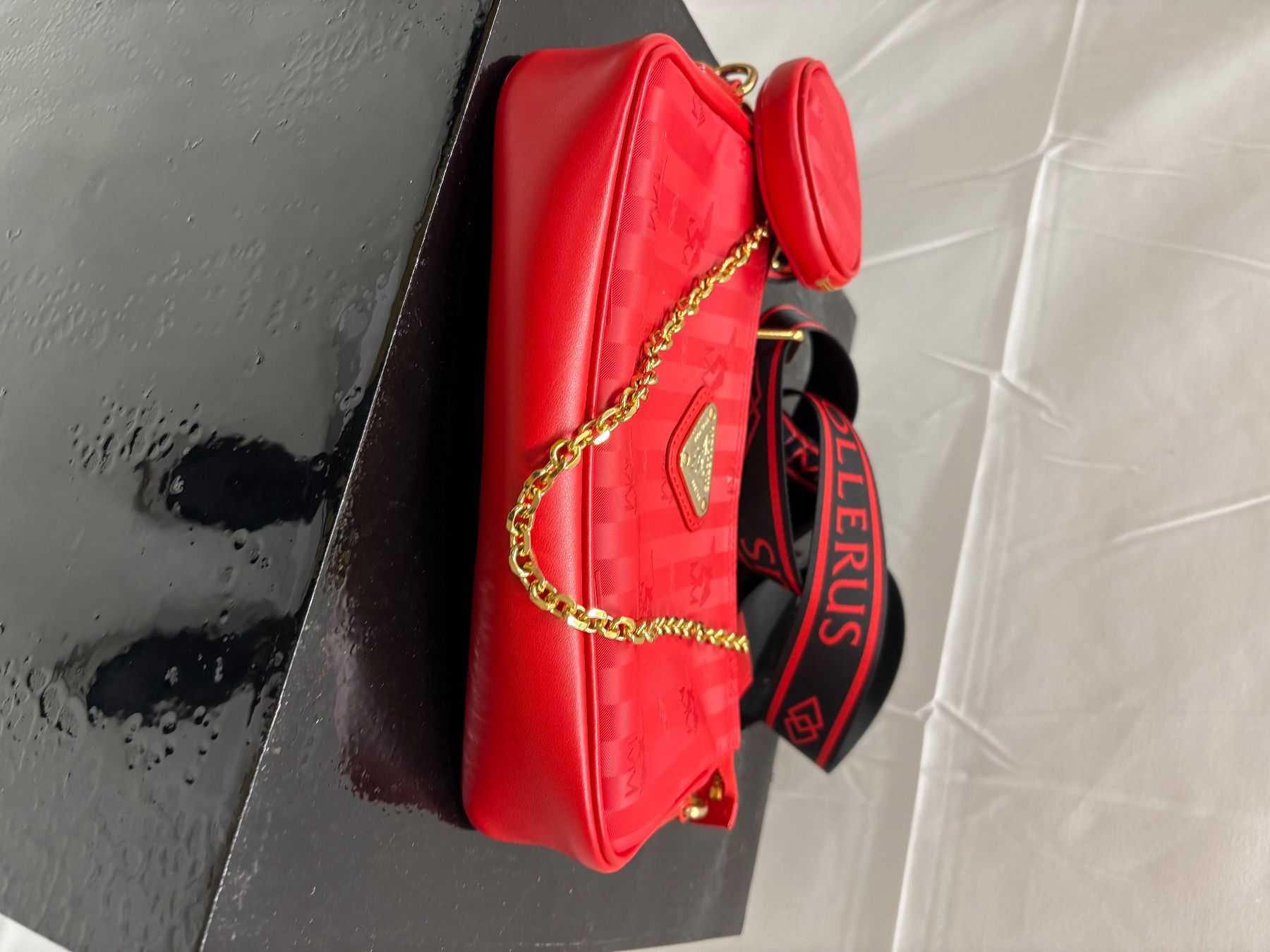 Maison Mollerus Sacs femmes: wunderschöne Maison Mollerus Tasche rot – D'occasion à Oftringen par SCHIBLI1 2