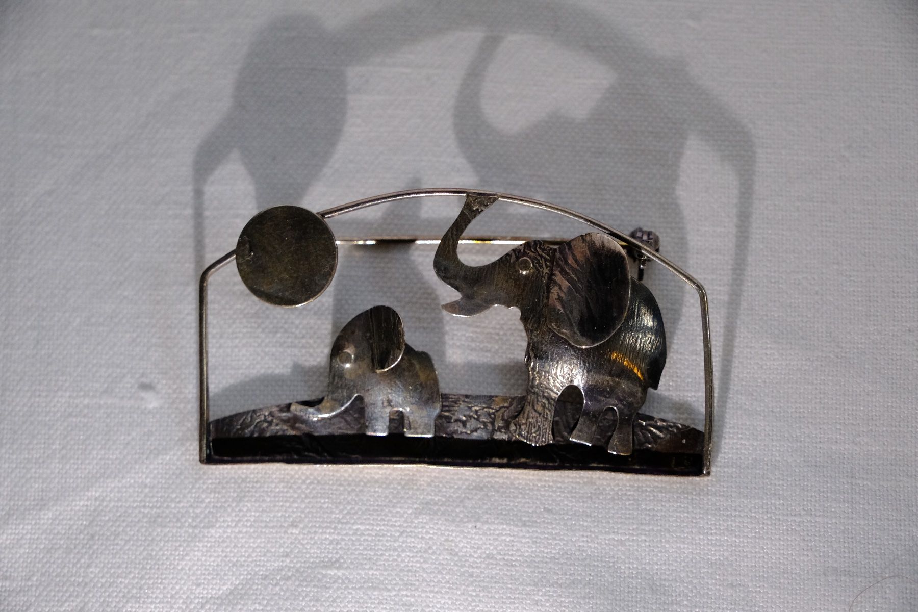 Spille & Fermagli: Silber 925 Brosche/Anstecker - Sterling Elefant & Sonne – Nuovo e nell'imballaggio originale da Fribourg venduto da Silver_Wat 2