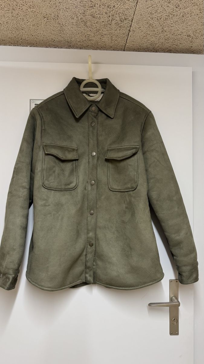 C&A Giacche: Kunstwildlederjacke oliv mit Teddyfutter – Usato da Köniz venduto da blacksofa