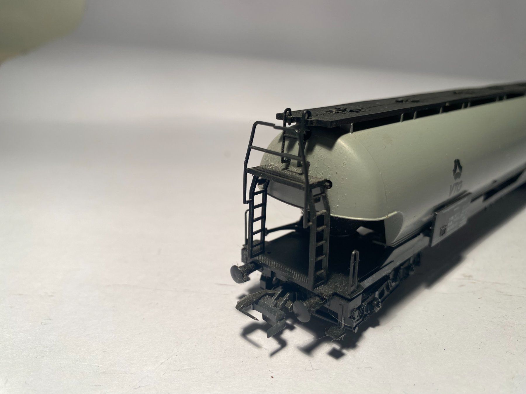 Roco Modellini di ferrovie: ROCO, Silowagen VTG grau, DC Achsen – Usato da Buchrain venduto da Modellbahn11 2