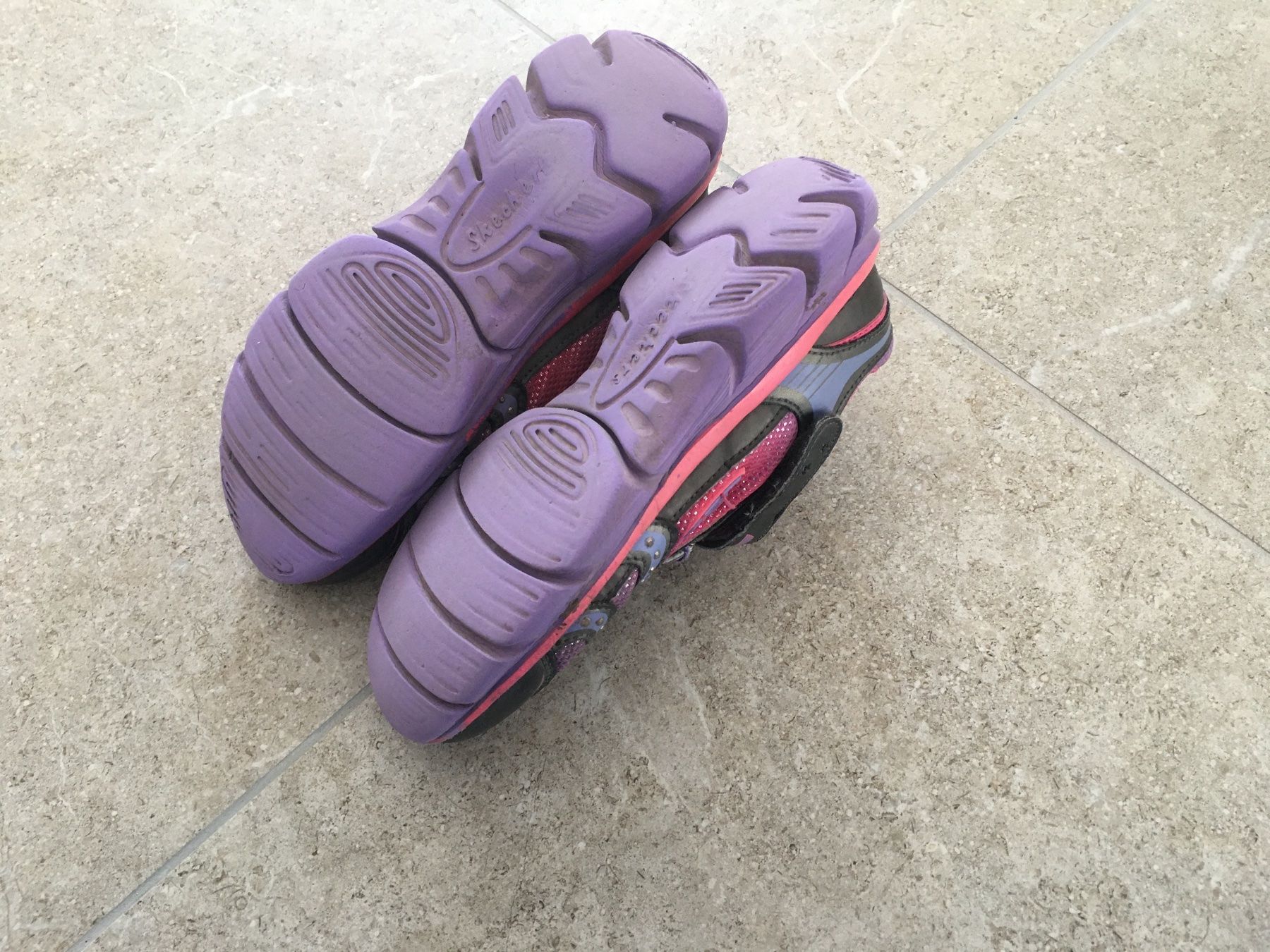 Skechers Scarpe per ragazze: Skechers Glitzer Turnschuhe Gr. 35 – Usato da Gächlingen venduto da Tara_devi 1