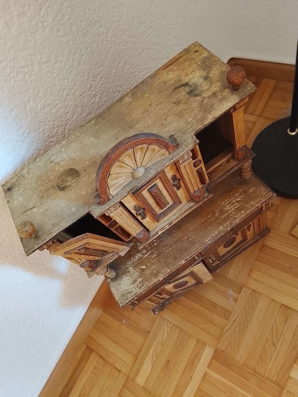 Credenze: Antikes Miniaturen-Buffet mit Besteck, restaurationsbedürfti – Usato da Kloten venduto da sus_2jb9 2