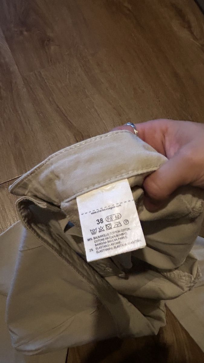 Pantaloni: Pantalon beige  – Usato da Yverdon-les-Bains venduto da Little_M0nster 1