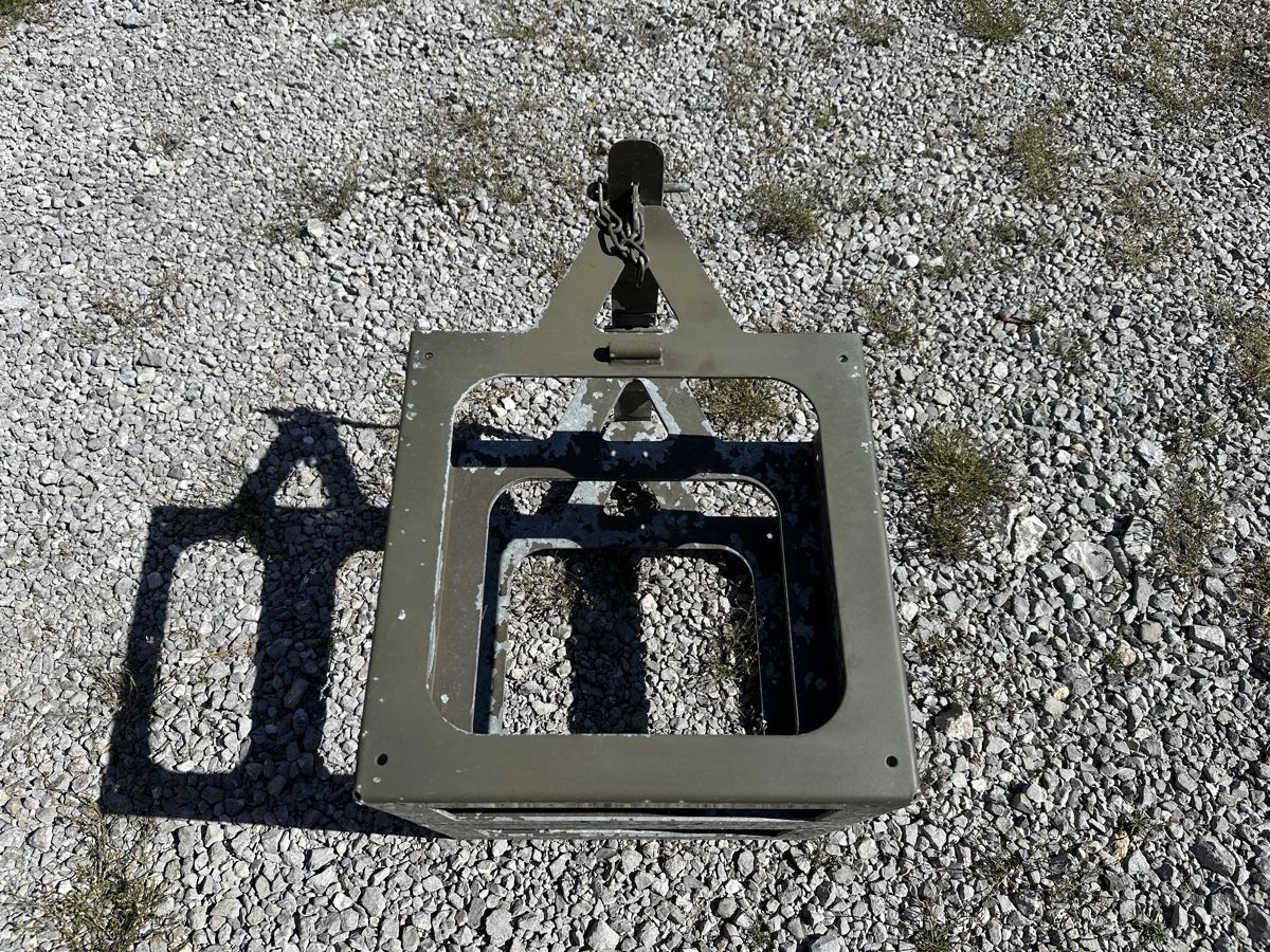 Supporti a parete: Kanister Halter ex Armee – Usato da Alpnach-Dorf venduto da Skai0 1
