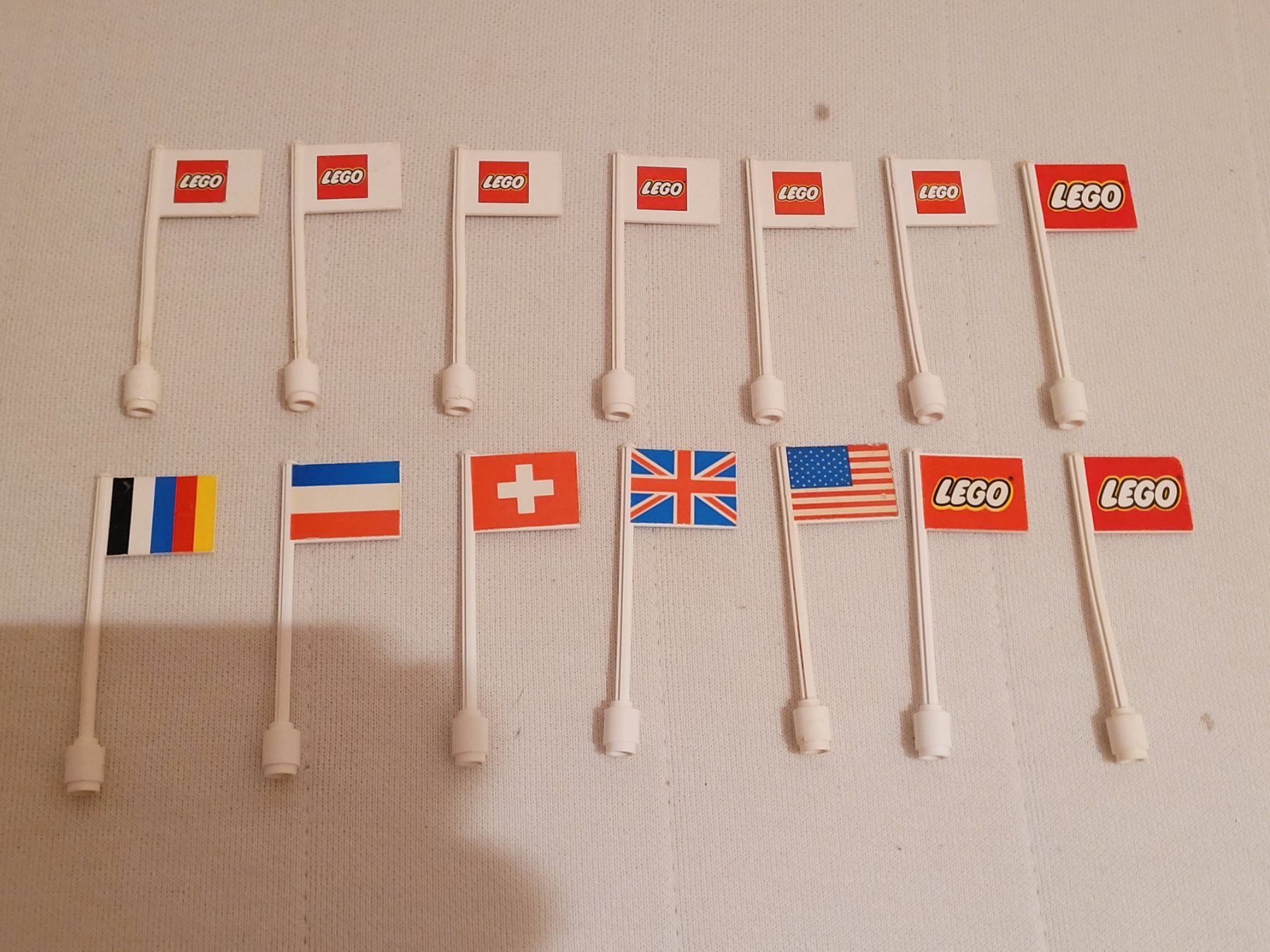 Lego Kit di costruzioni: 14 alte Lego flaggen – Usato da La Tour-de-Peilz venduto da estelle69 2